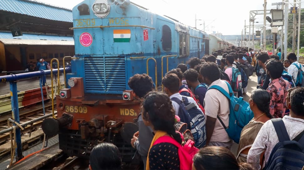 India's Biggest Festive Travel Crisis? Why Passengers Lined Up For 12 Hours