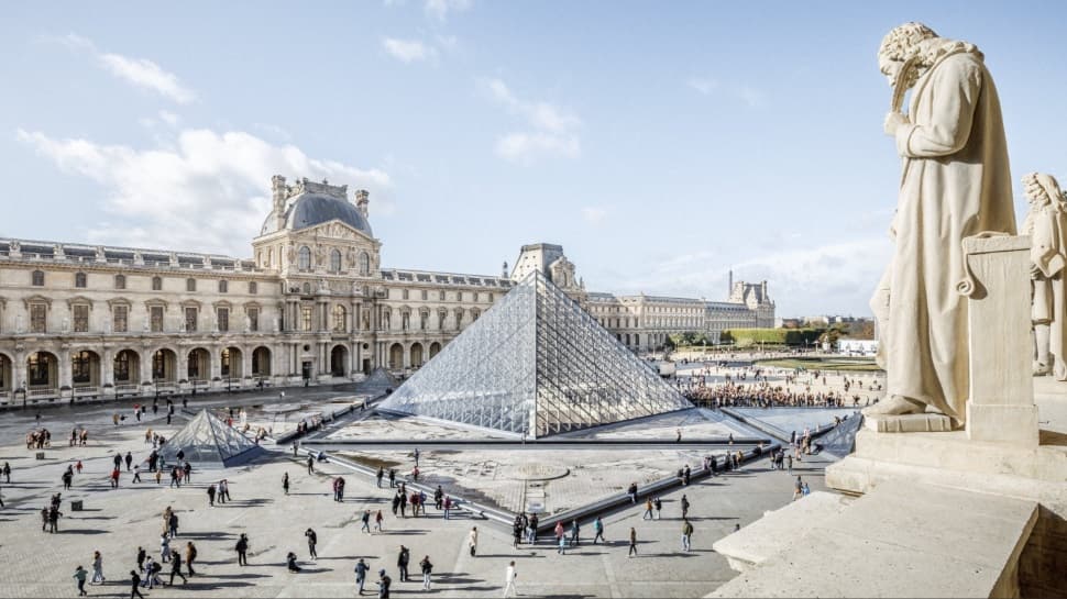Louvre Museum Shut Down After Confirmed Robbery, Culture Minister Investigates