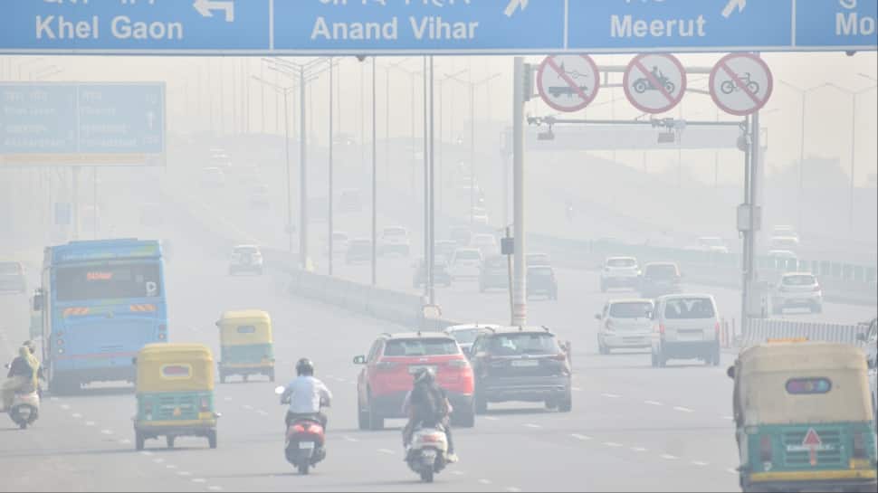 Delhi Celebrates `Cracker Diwali` Pushing Air Quality Into ‘Very Poor’ Category