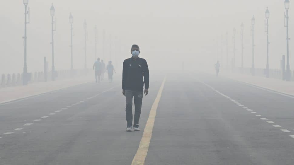Delhi suffocates As Post-Diwali Pollution Plunges AQI Into `Very Poor` And `Severe` Zones; Reddit Erupts With Viral Outrage