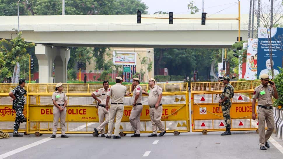 Delhi Traffic Advisory Issued for Chhath Puja Celebrations: Routes and Diversions article image