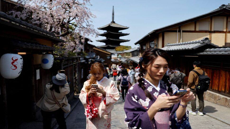 Why Japanese Live Longer Than Rest Of The World – Habits That Add 15 Extra Years To Their Life
