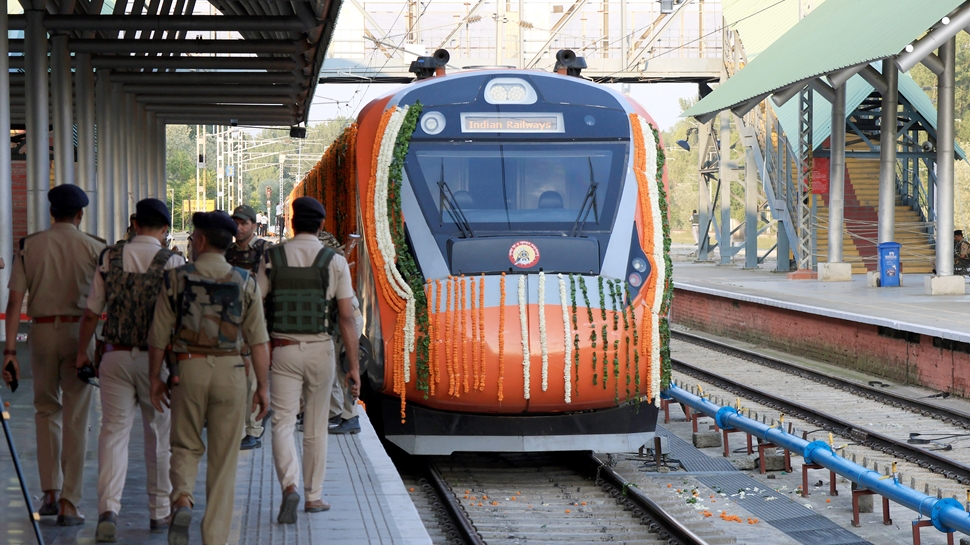 Varanasi – Khajuraho Vande Bharat