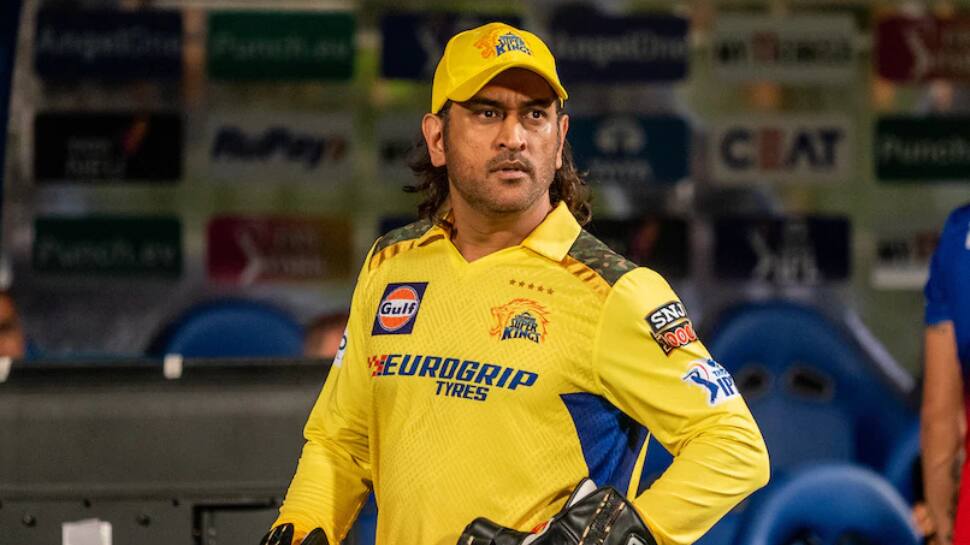 MS Dhoni (Rs 176.84 crore)