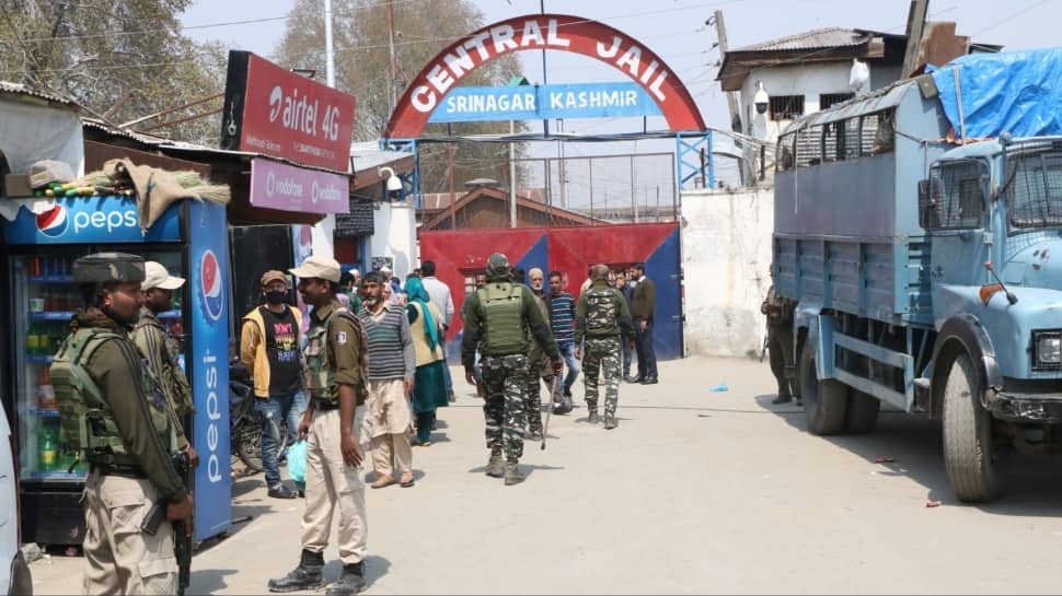 CIK Searches Central Jail Srinagar, Kupwara Over Terror Links & Digital Device Misuse