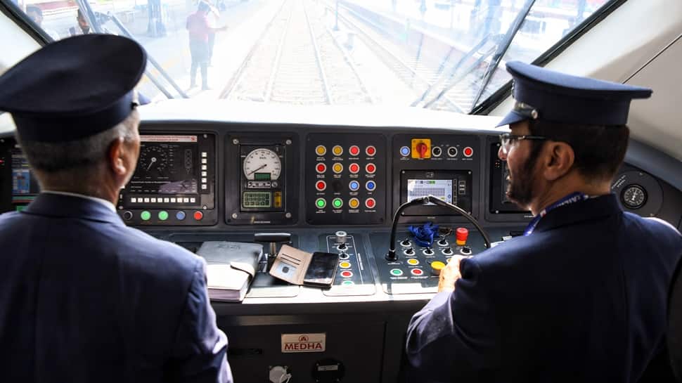 Mumbai-Ahmedabad (22961/22962)