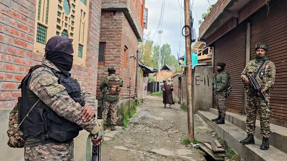 J-K Police Raid Over 300 Locations Across Kashmir Linked To Banned Jamaat-e-Islami