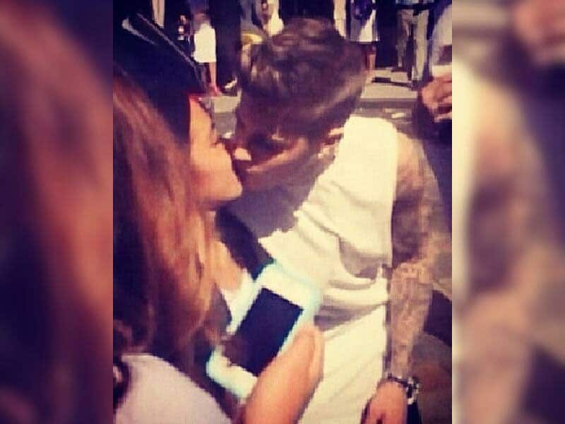 Justin Bieber Kissing His Fan