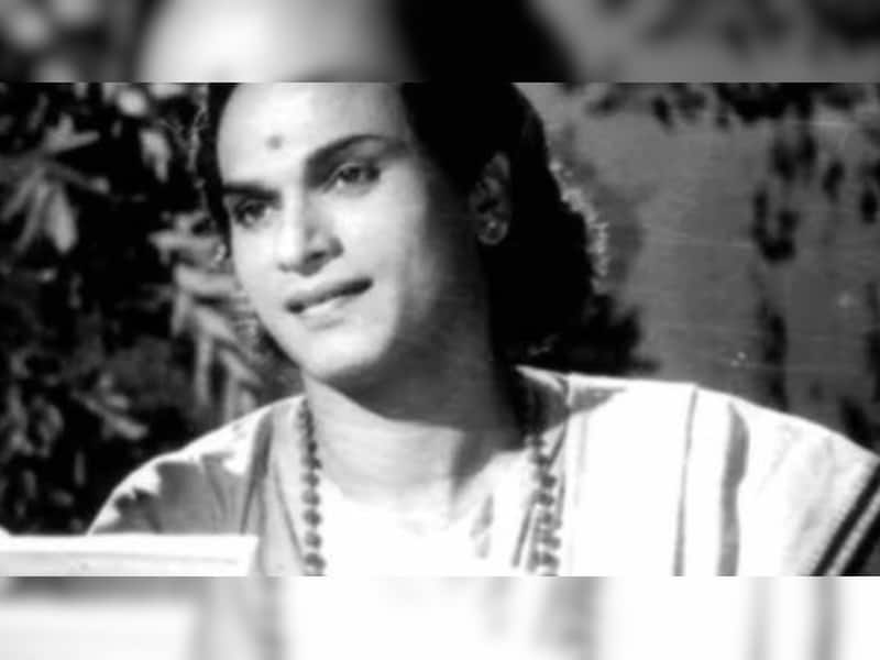  Born in a Goldsmith’s Family