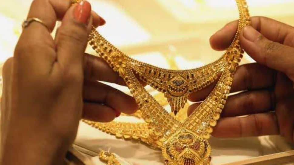 Gold Breaks Weekly Losing Streak But Falls After US Govt Shutdown Ends