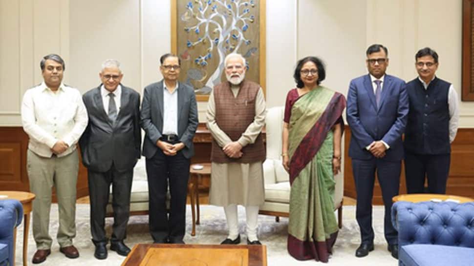Prime Minister Modi Meets 16th Finance Commission&#039;s Delegation