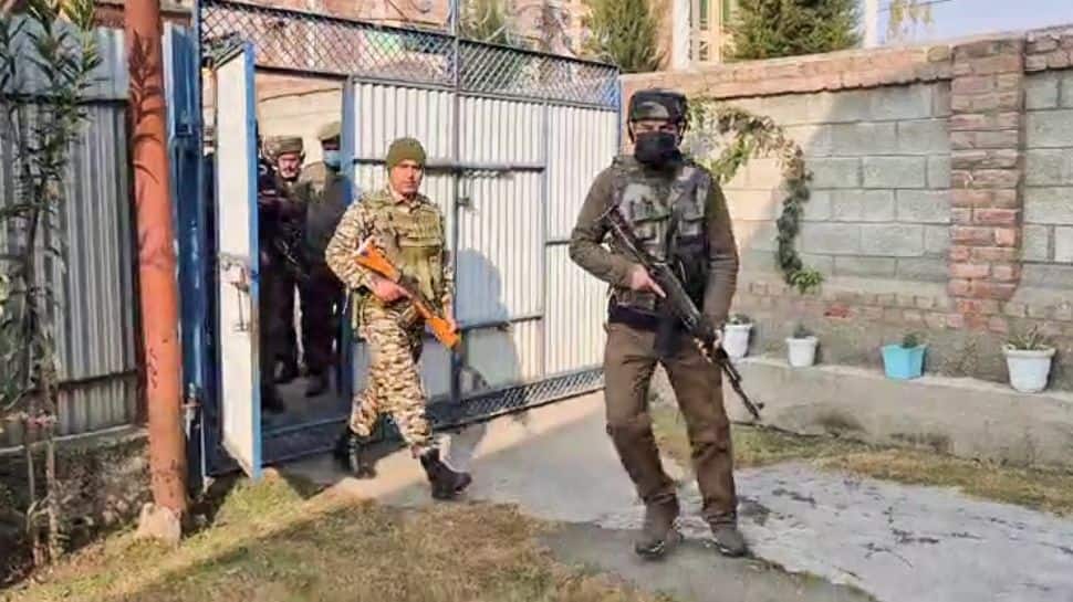 CIK Conducts Pre-Dawn Raids At SMHS Hospital, Other Locations Across Kashmir
