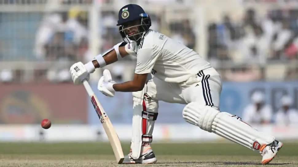 Dinesh Karthik Slams India’s 'Tricky' Call On Washington Sundar After Kolkata Test Defeat