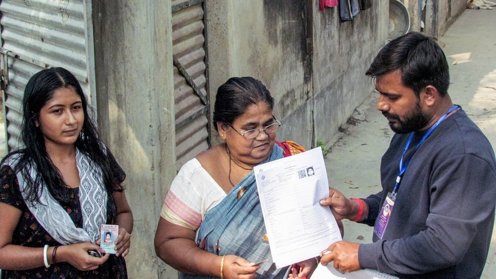 As Bangladeshis Flee West Bengal, CM Mamata Banerjee Writes To EC Against SIR