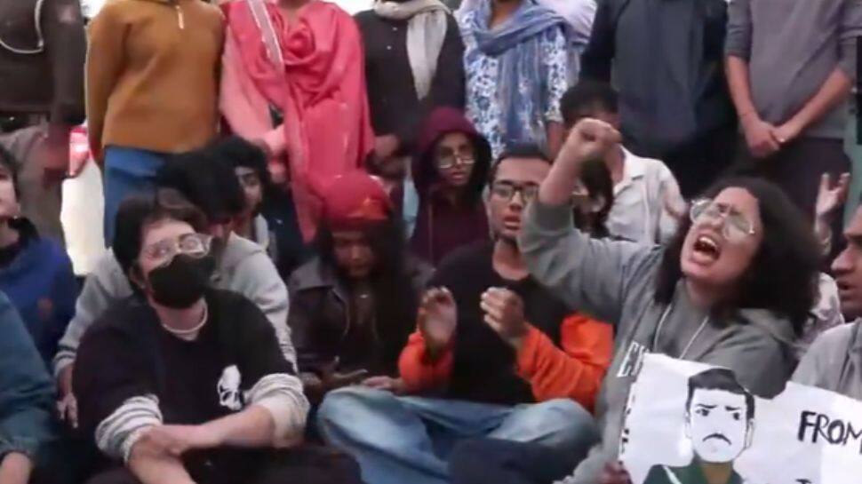 Chilli Spray, Slogan For Hidma: What’s Cooking At Delhi`s Toxic Air Protest