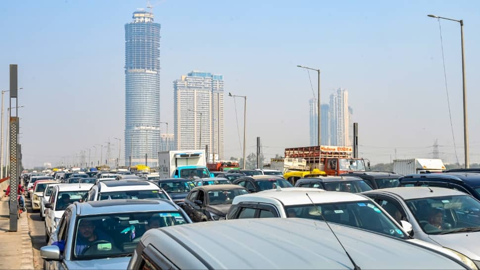 Air Quality War: Why Did Delhi Lift GRAP Stage 3 When AQI Is Still 'Very Poor'? Experts Call Decision 'Illogical'