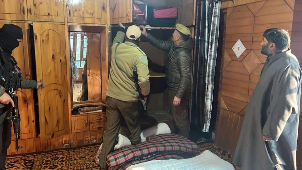 J&K Police Conduct Valley-Wide Raids Targeting Jamaat-e-Islami And Terror Links