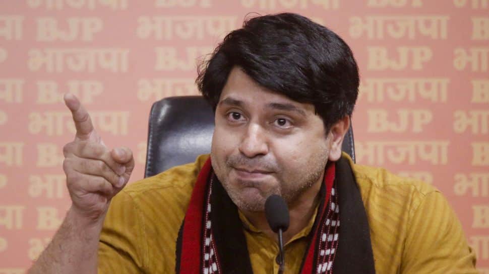 ‘Breakup Or Makeup?’ Shehzad Poonawalla Takes Swipe At Karnataka CM Power Struggle