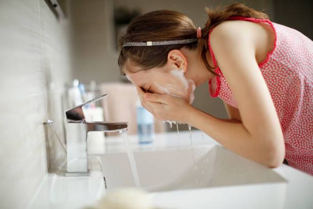 Best Daily Face Cleansers for Hydration and Glow