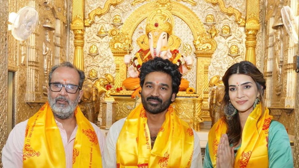 Tere Ishk Mein Success: Kriti Sanon, Dhanush Visit Pune's Famous Shrimant Dagdusheth Halwai Ganpati, Offer Prayers