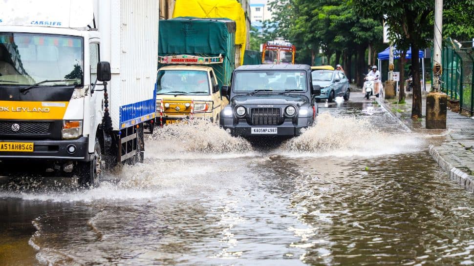 Karnataka Weather: IMD Issues Yellow Alert In 17 Districts As Cyclone Ditwah Remnant Triggers Rain