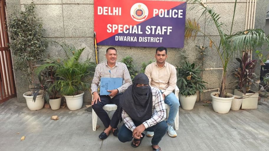 Delhi Police Expose Cross Border Liquor Syndicate, Three Held