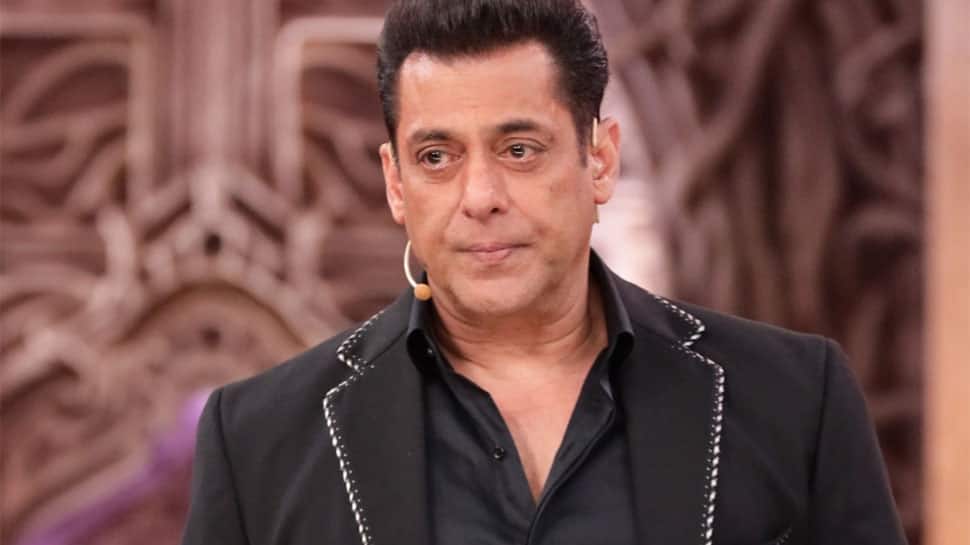 Salman Khan Moved To Tears As He Remembers Dharmendra On Bigg Boss 19 Grand Finale