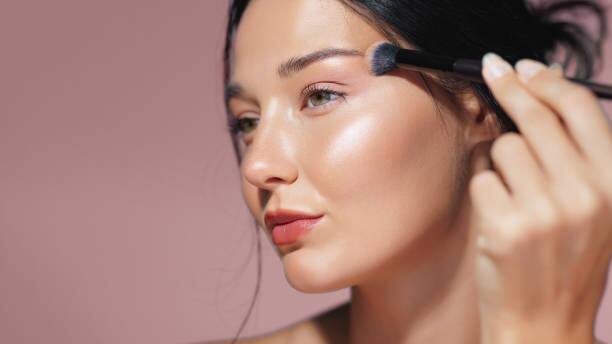 Radiant Glow Makeup Highlighter – Shine Like Never Before