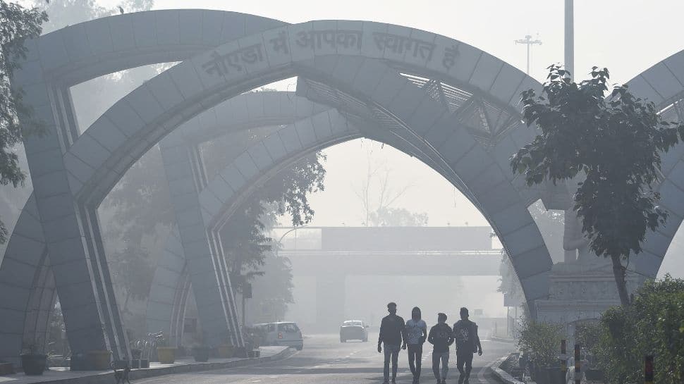 Smog Blanket Across UP; Noida AQI Touches 448, Delhi Remains Very Poor