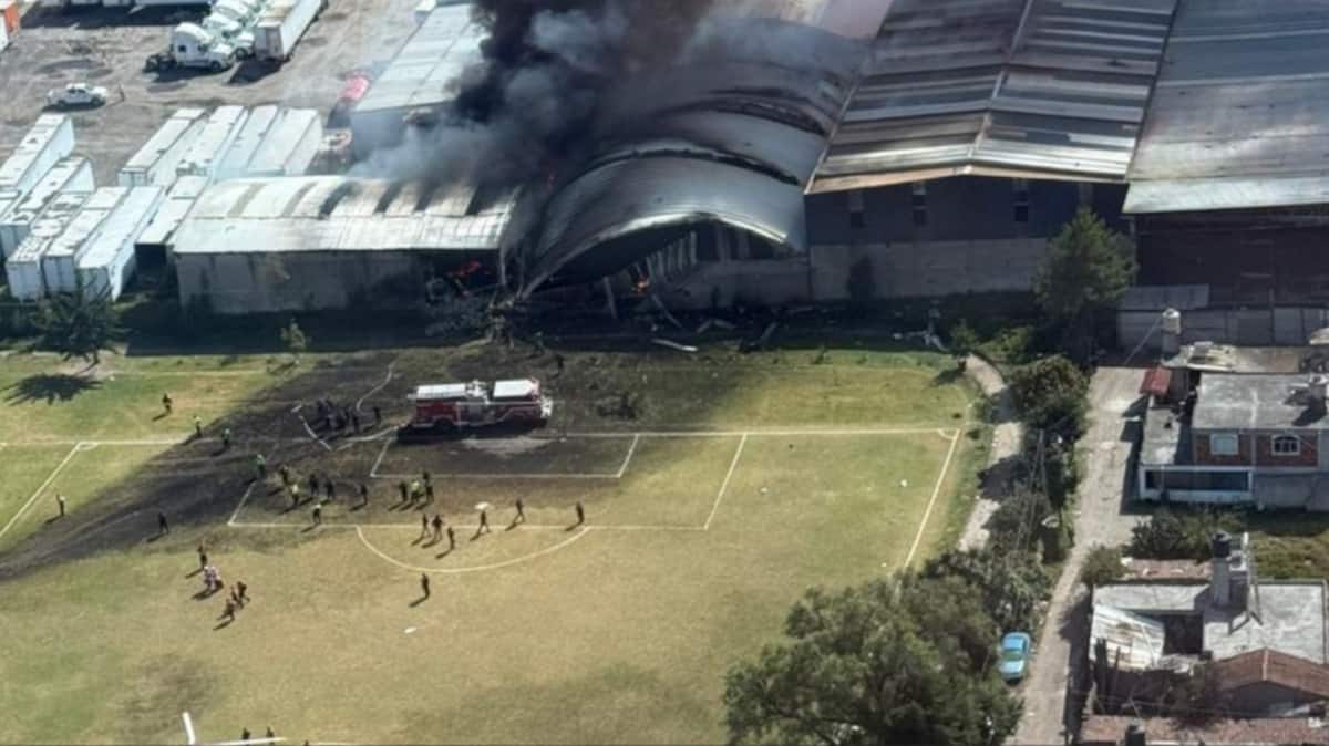 Mexico: Seven Die In Crashing Of Small Aircraft During Emergency Landing  Near Toluca Airfield | SHOCKING Video