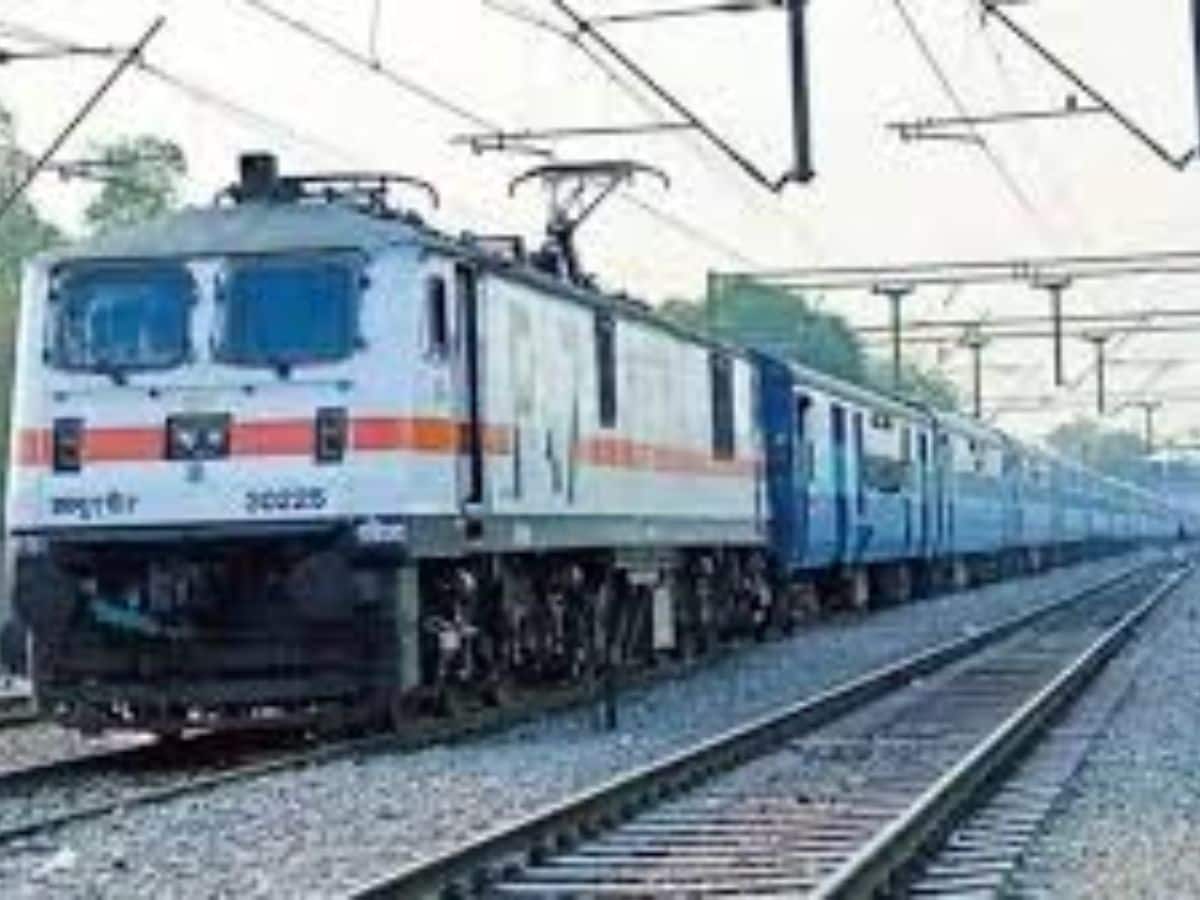 Indian Railways Slapped Rs 2.8 Crore Fine Over Food Complaints In Last 4 Years: Minister