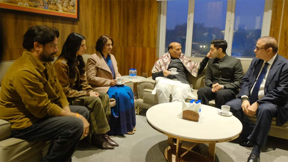 Defence Minister Rajnath Singh Felicitates Second Lieutenant Arun Khetarpal's Family During 'Ikkis' Special Screening