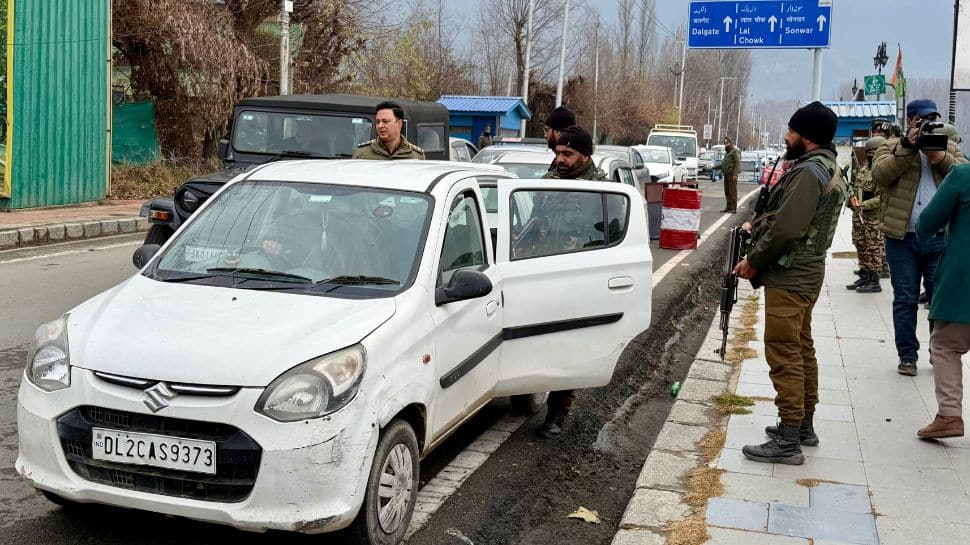 Security Tightened Across Srinagar Ahead Of Christmas And New Year; Joint JKP-CRPF-SOG Operations Conducted