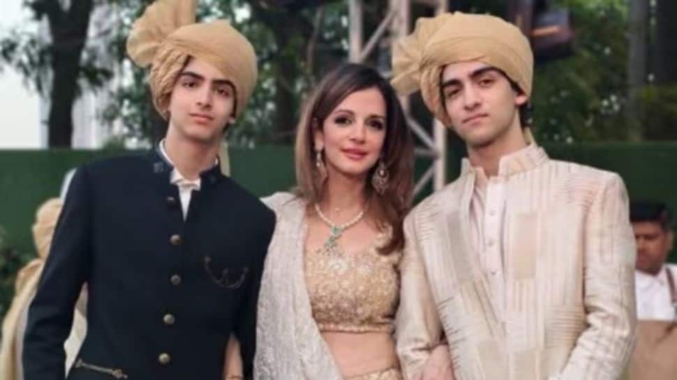 'My Bravest Knights': Sussanne Khan Beams With Pride As Hrithik Roshan Dances With Sons Hrehaan And Hridhaan