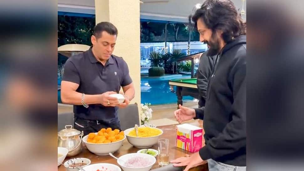 Unseen Videos From Salman Khan's 60th Birthday Bash, Turns Chef For Guests; Serves Them Bhel Chaat