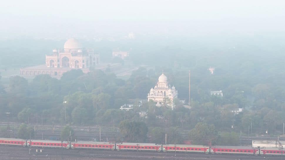 Delhi-NCR Weather Update: Dense Fog Blankets Region, Anand Vihar Records 452 AQI