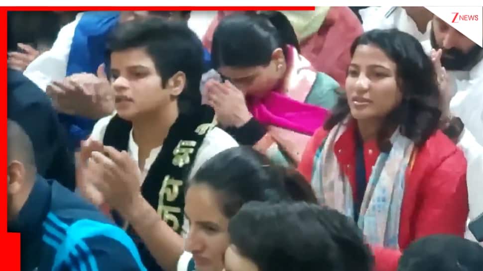 Smriti Mandhana, Team India Begin 2026 With Bhasm Aarti At Mahakaleshwar Temple: WATCH