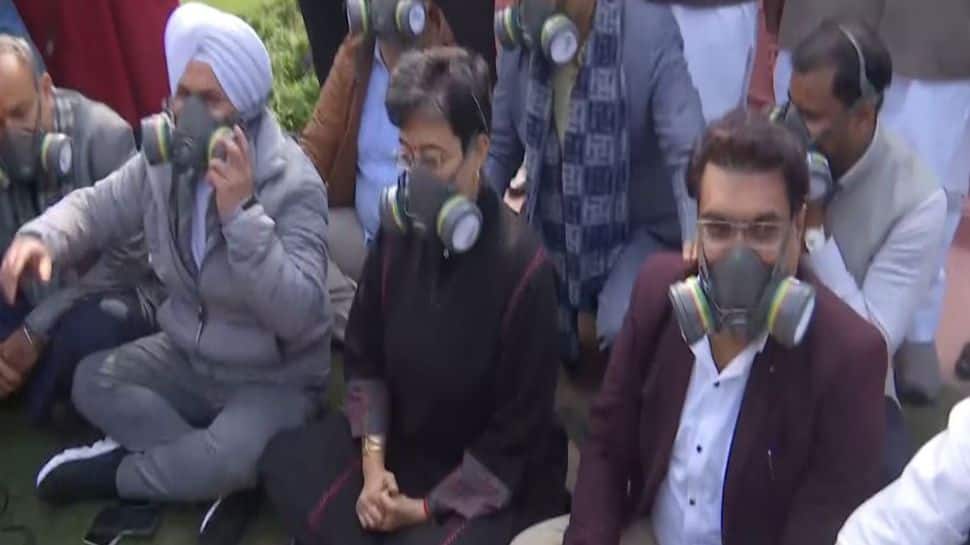 AAP Protests Inside Delhi Assembly Over Worsening Air Quality
