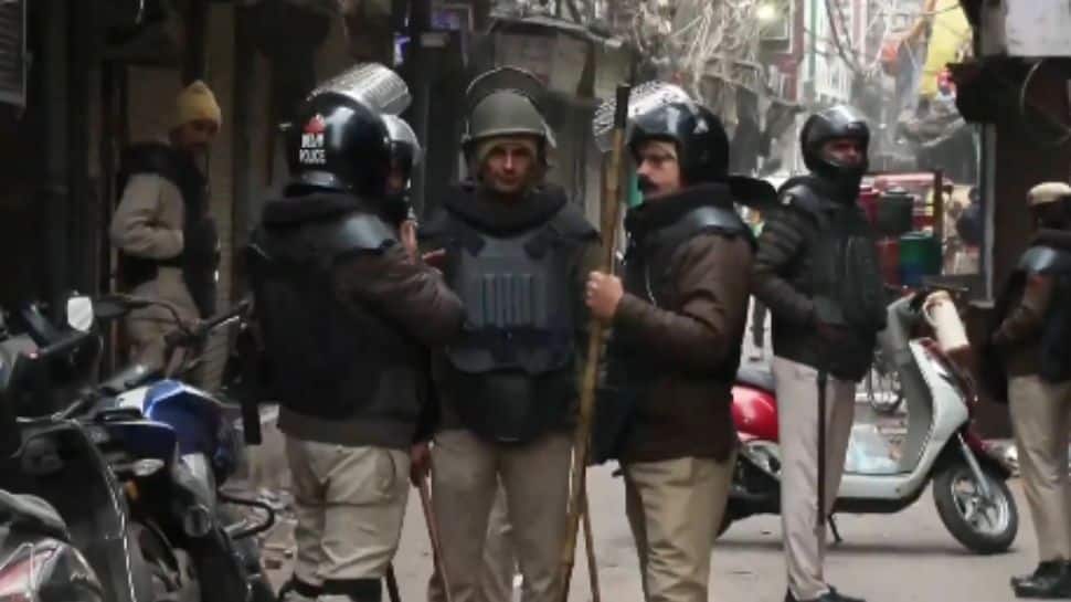 5 Cops Injured In Stone-Pelting During MCD Demolition Near Faiz-e-Elahi Mosque; 10 Held | Video