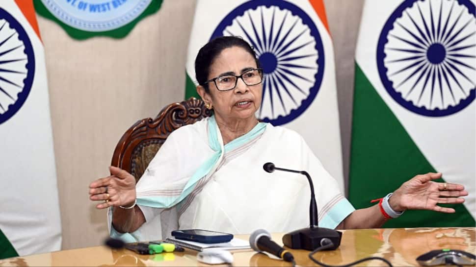 High Drama As Mamata Races To I-PAC Chief’s Kolkata Residence With Police During ED Raid; Claims TMC Data Targeted
