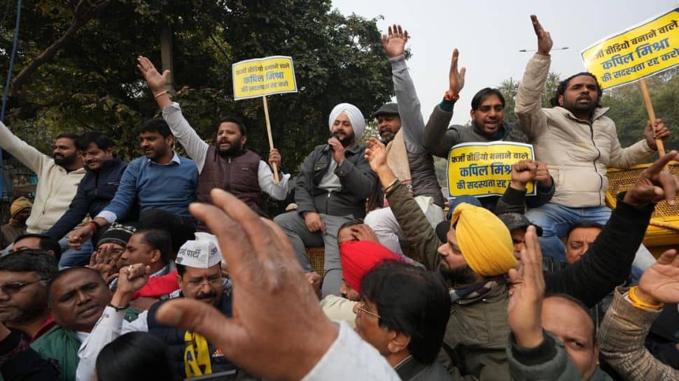 AAP Holds Massive Protest Demanding Dismissal Of Kapil Mishra For Insulting Guru Sahibs