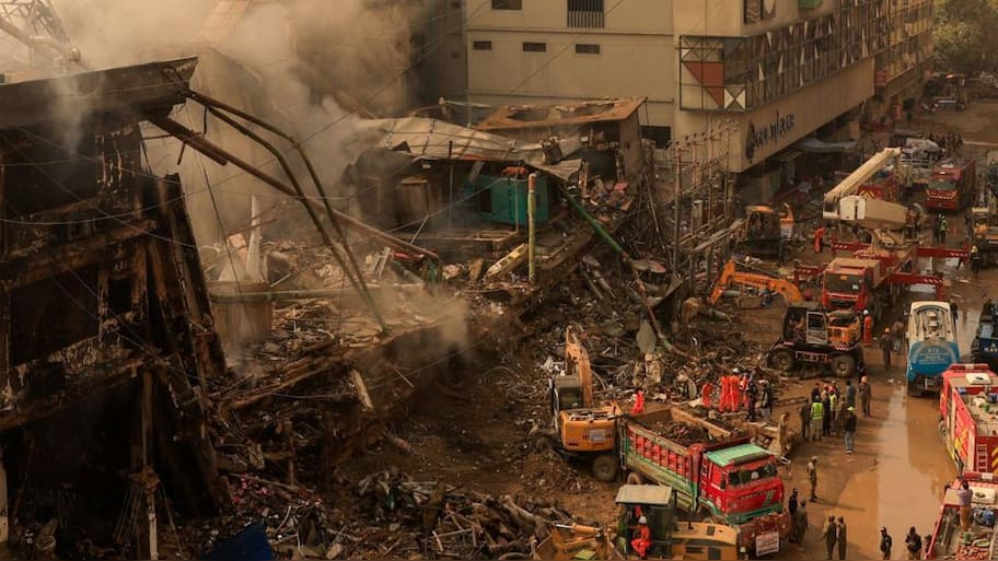 Pakistan: Death Toll In Karachi Gul Plaza Fire Rises To 26, Rescue Ops ...