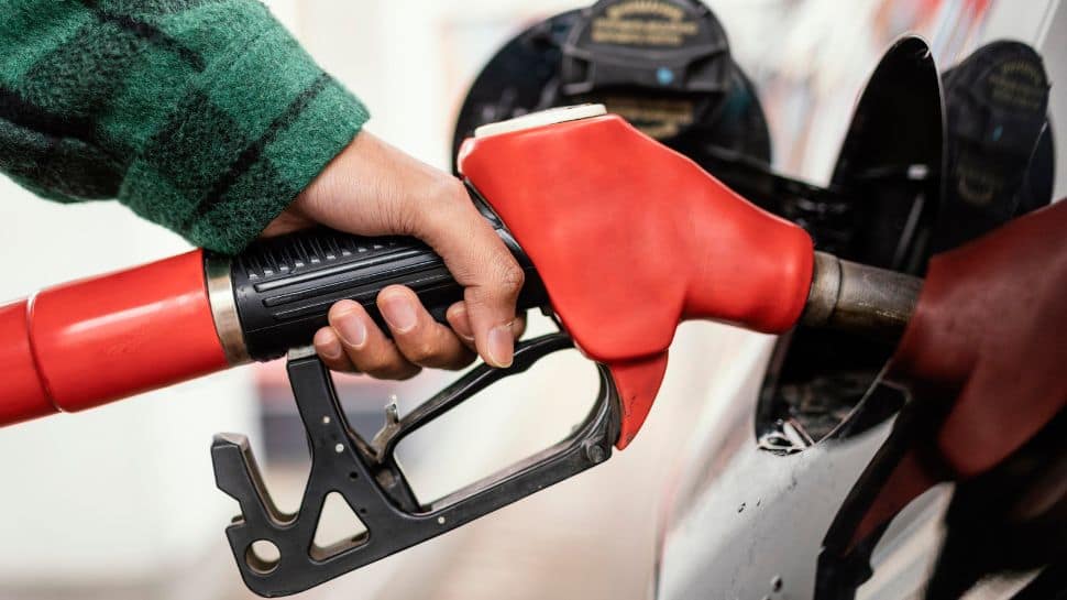 These 5 Common Mistakes At Fuel Stations Could Set Your Vehicle On Fire; MUST CHECK To Avoid Danger