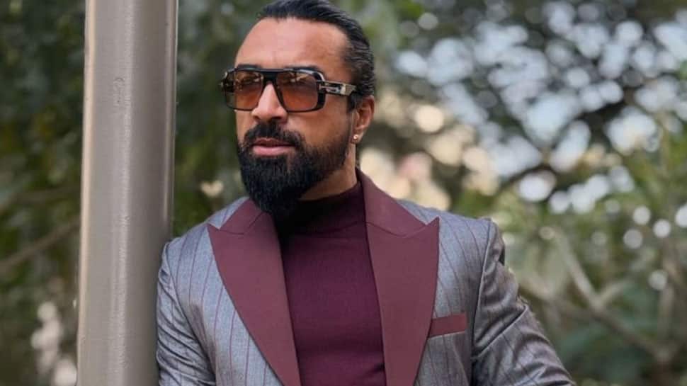 Ajaz Khan Viral MMS Video Leak: Ex-Bigg Boss Contestant BREAKS His Silence After Delhi Influencer Shared Private Chats