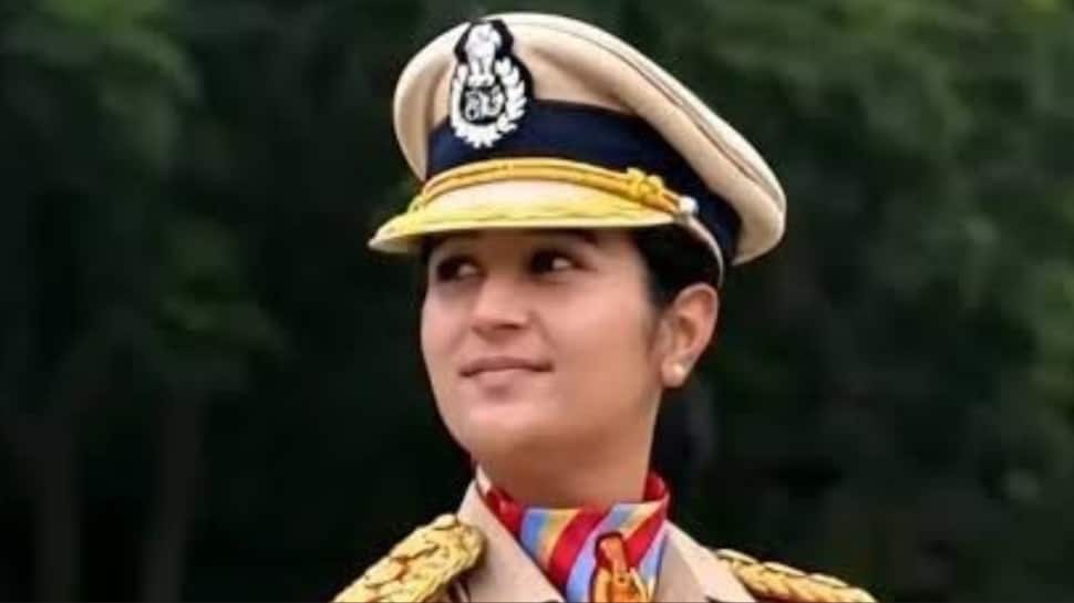 Republic Day 2026: Who is Simran Bala? Meet the first woman CRPF officer to lead all-male contingent