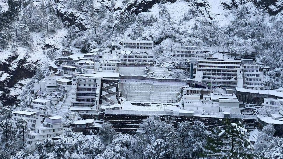 Vaishno Devi yatra suspended: Heavy snowfall in J&k halts the holy shrine journey | See visuals