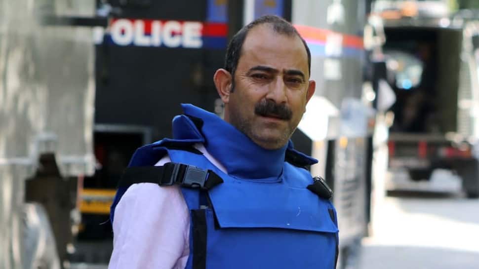 Zee News correspondent Khalid Hussain gets J&K Govt award for journalism