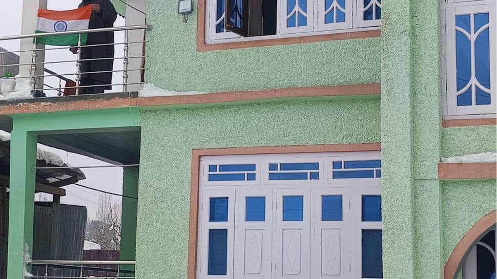 J-K: Terrorist`s father hoists tricolor on Republic Day amid calls for peace and development