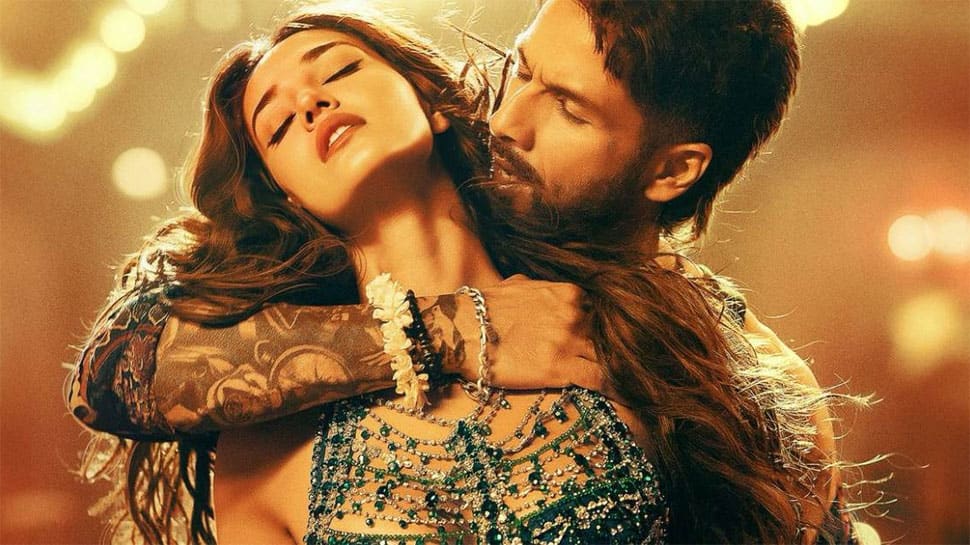 Shahid Kapoor and Disha Patani's sizzling chemistry & dance moves turn up the heat in O’Romeo’s 'Aashiqon Ki Colony' song - Watch