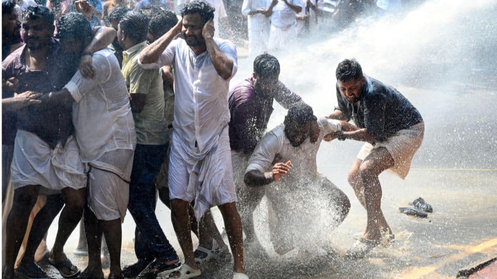 Kerala Youth Congress protests outside Health Minister’s residence over negligence in health department